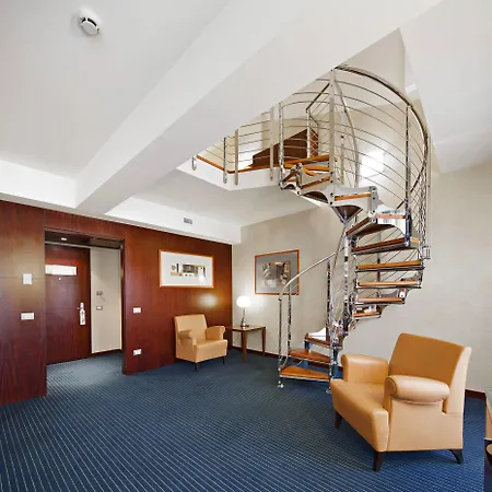 إن إتش كولكشن سنترو فندق