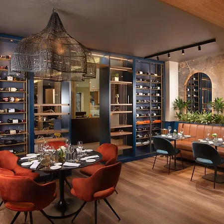 إن إتش كولكشن سنترو