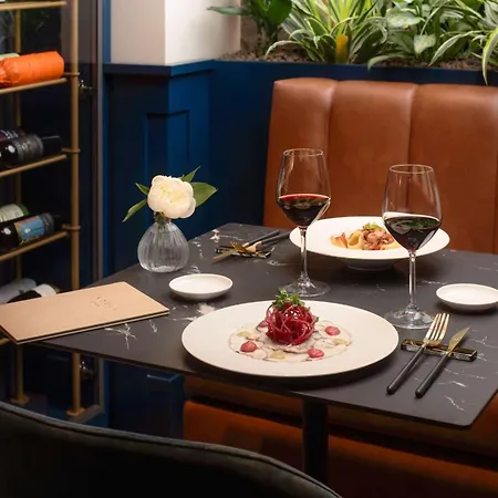 إن إتش كولكشن سنترو