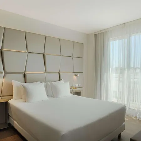 Nh Collection Centro Otel 4*