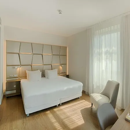 Otel Nh Collection Centro 4*