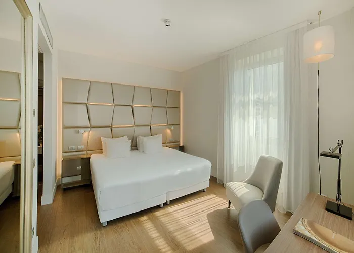 מלון Nh Collection Centro 4*