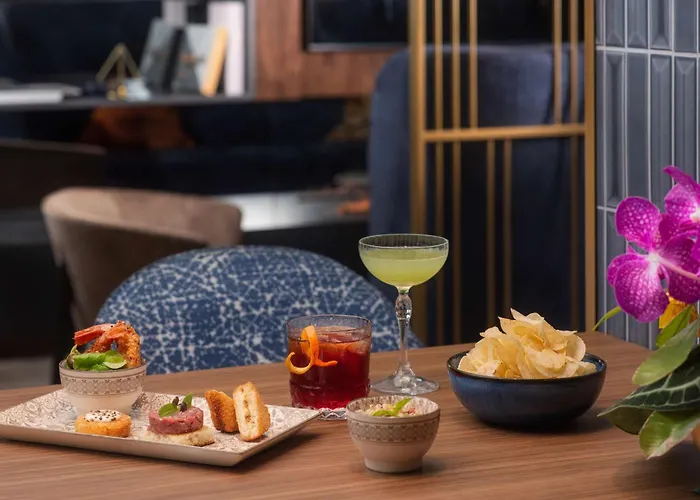 Отель Nh Collection Centro 4*